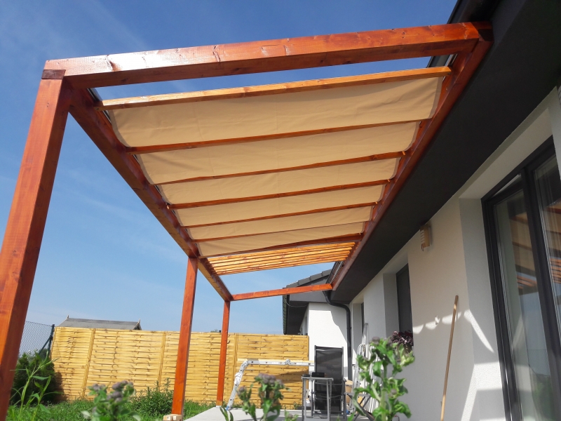 Terrasseoverdækning med skydemekanisme Terrasseoverdækning med skydemekanisme